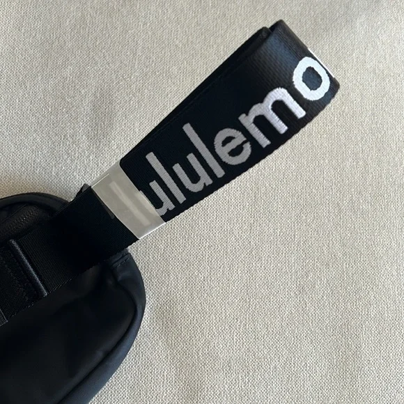 *LAST ONE* Lululemon Everywhere Belt Bag in Wordmark - Picture 9 of 11